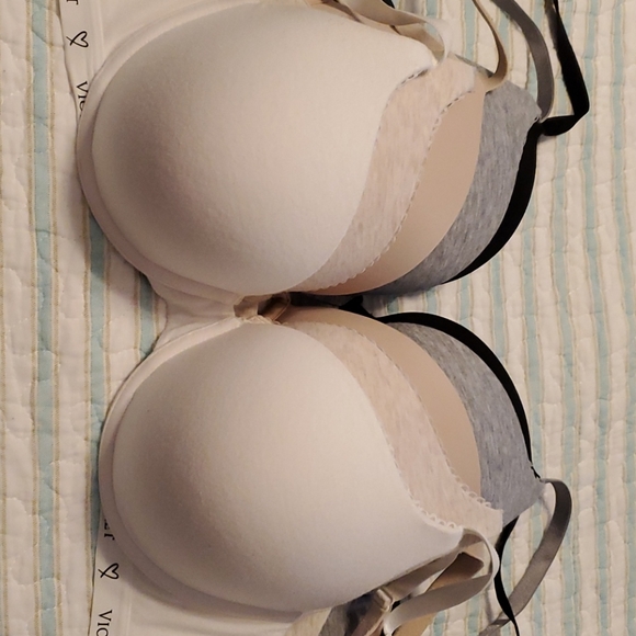 Set of 5 Victoria Secret bras - Picture 1 of 3